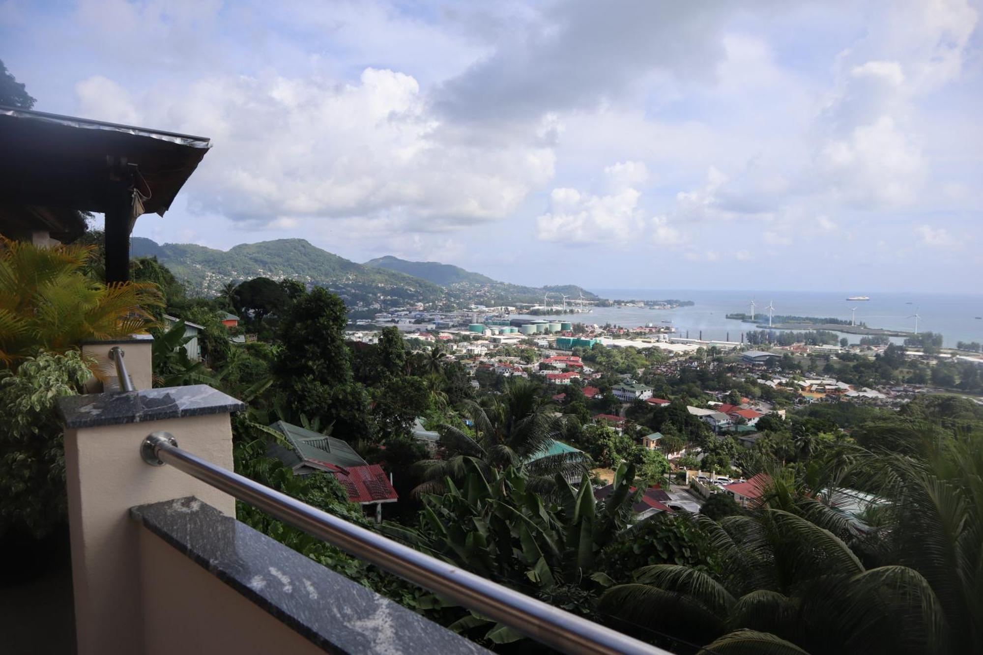 180 Degrees Self-Catering Hotel Victoria Exterior photo